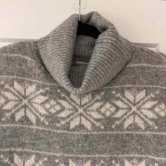NWT Cupcakes & Cashmere Snowflake Turtleneck - Picture 2 of 11